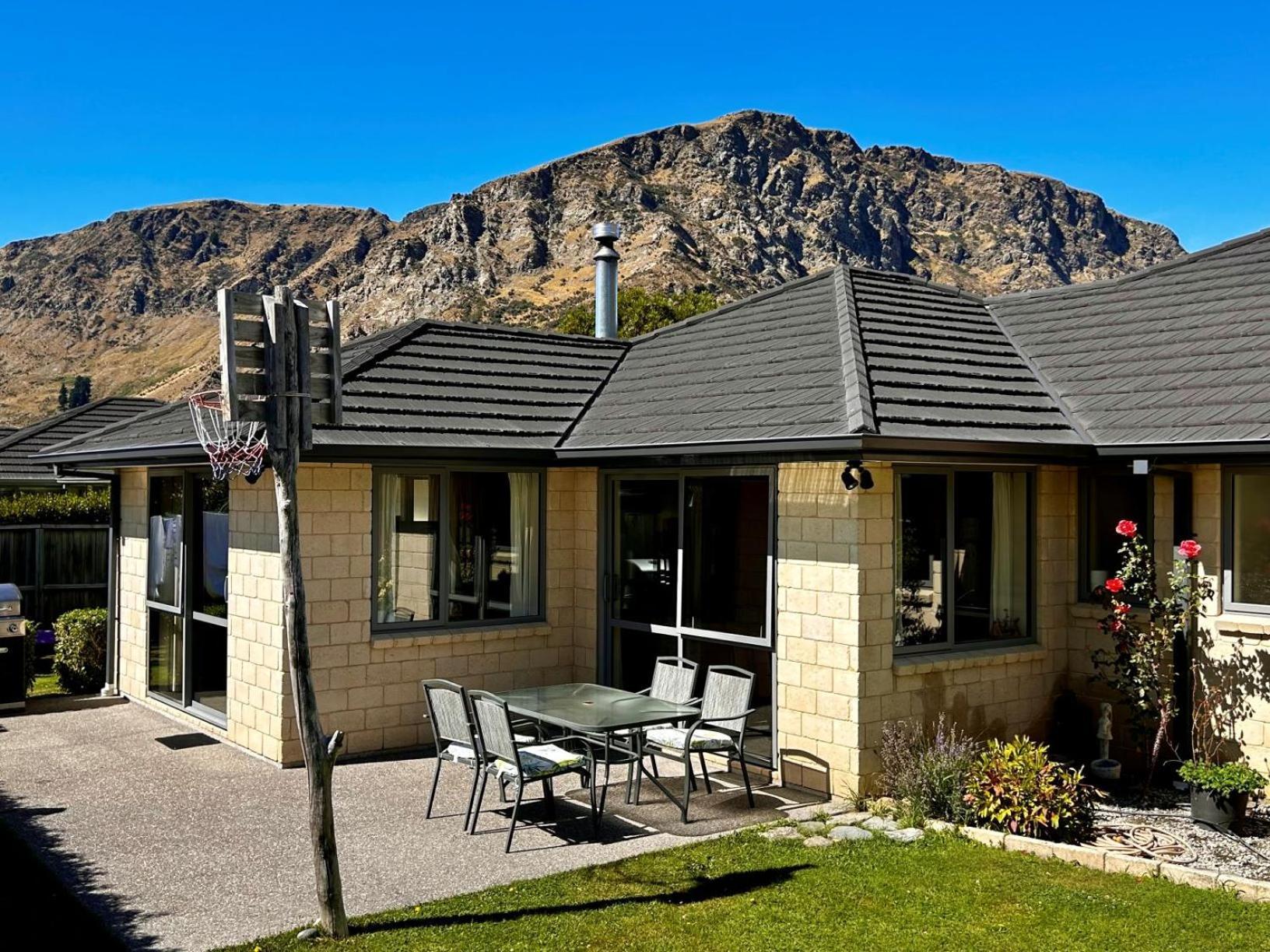 Alpine Mirage Villa Queenstown Exterior photo